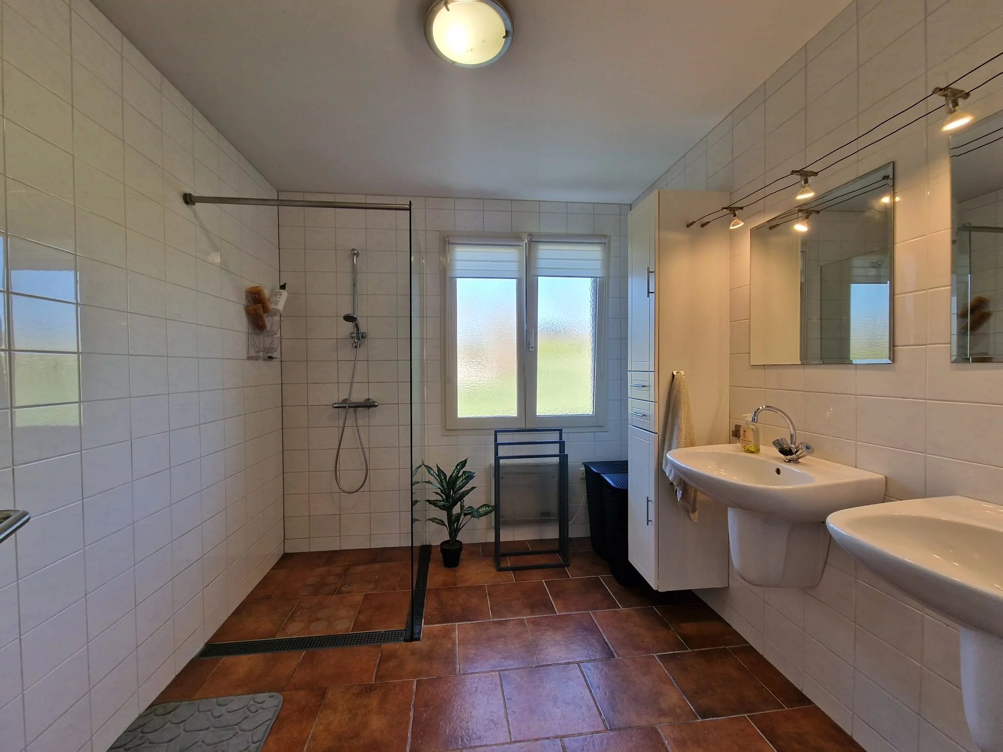 Fabulous turnkey property – 2 x 3 bed villas with pools, large garage and wonderful edge of village location, Aquitaine – France – BVI84640