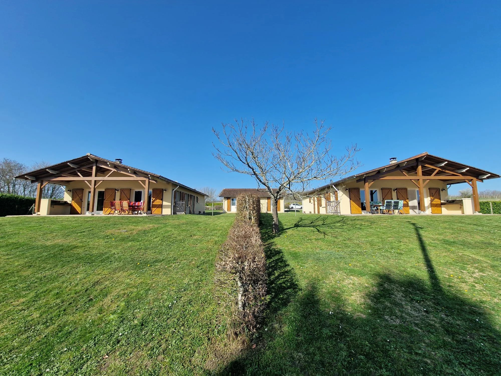 Fabulous turnkey property – 2 x 3 bed villas with pools, large garage and wonderful edge of village location, Aquitaine – France – BVI84640