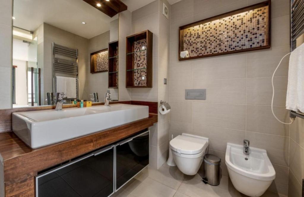 Luxury 2-Bedroom Apartment with Ocean Views for Sale in Praia da Luz, Algarve, Portugal