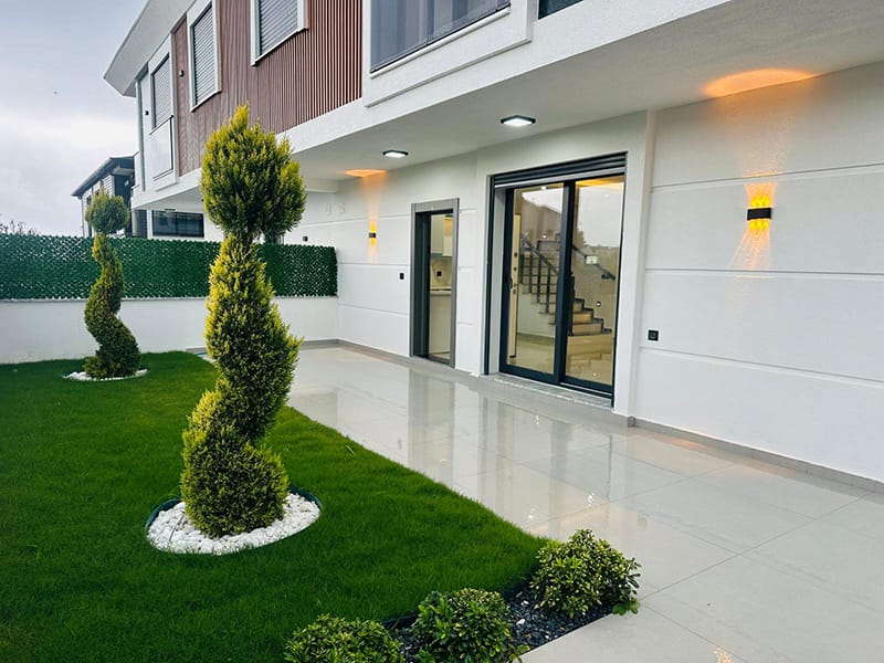 Front garden semi-detached Villa in Altinkum – TC1960