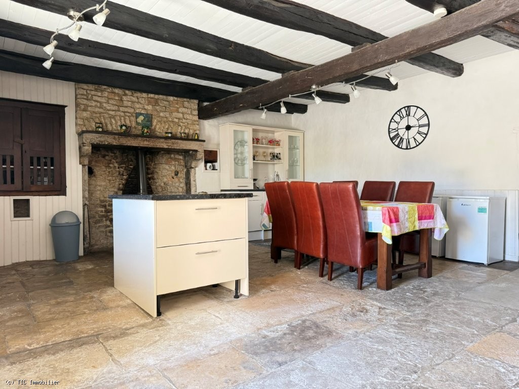 6 bedroom House in Civray, France – r7444