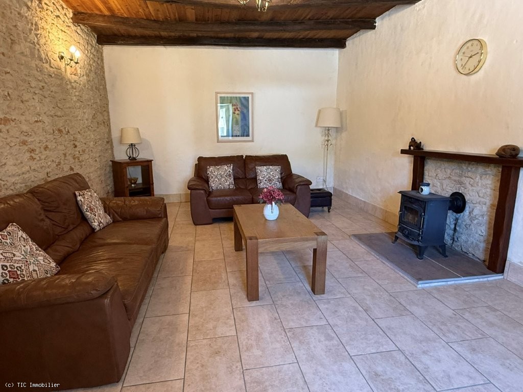 6 bedroom House in Civray, France – r7444