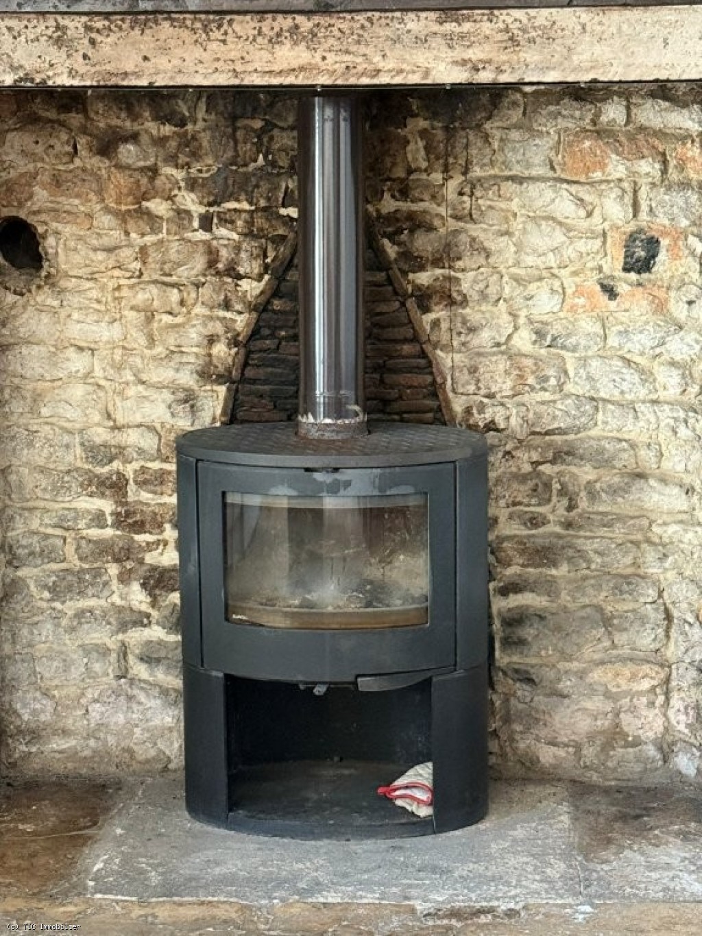 6 bedroom House in Civray, France – r7444