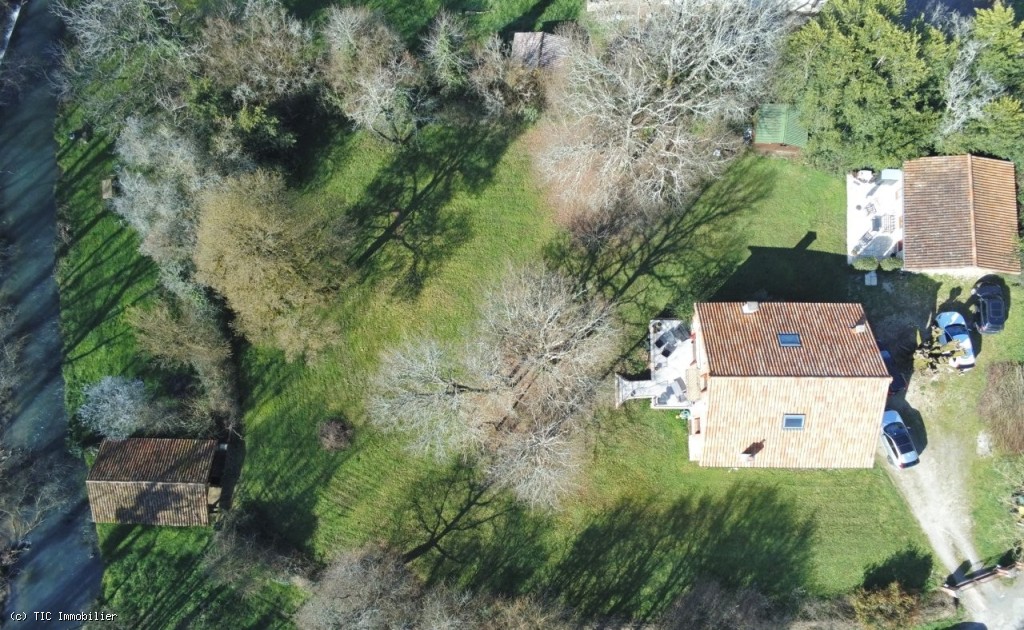 3 bedroom House in Nanteuil-En-Vallee, Nanteuil-En-Vallée, France – r7440