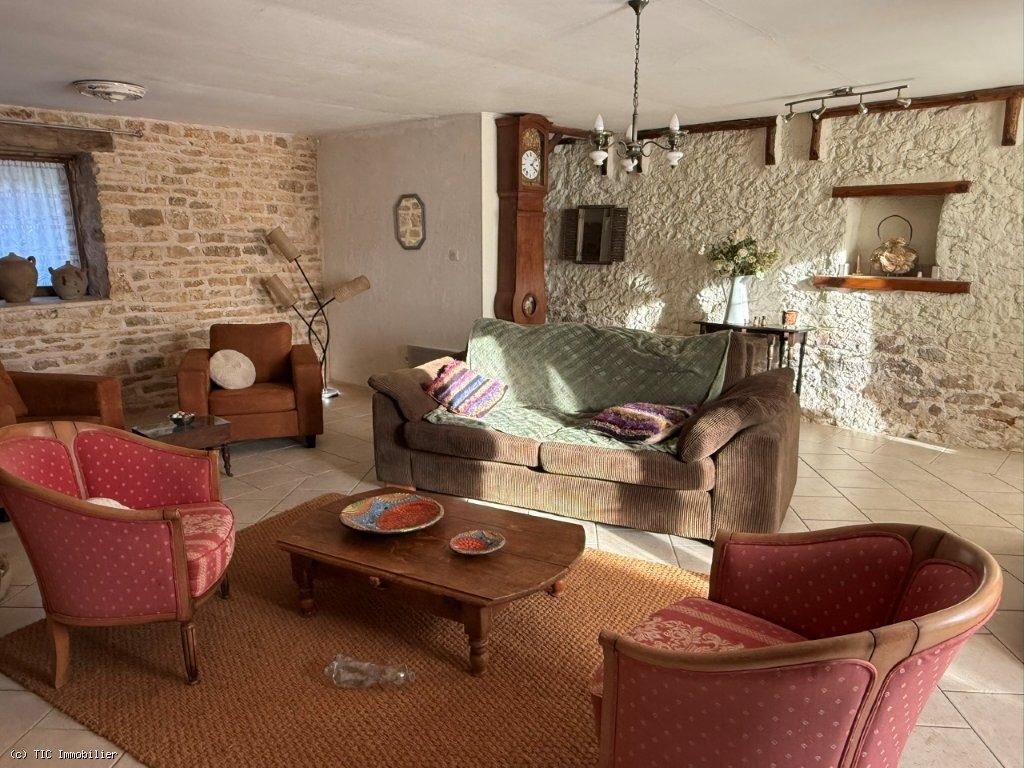 3 bedroom House in Sauze-Vaussais, Sauzé-Vaussais, France – r7436