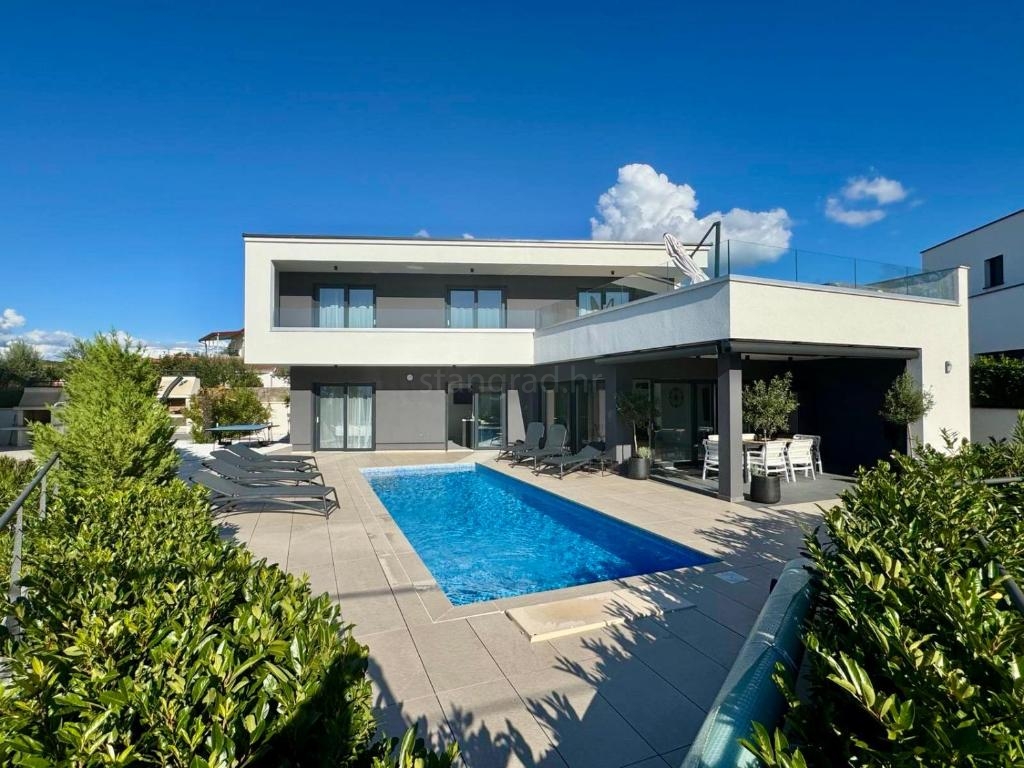 4 bedroom villa in Malinska-Dubašnica, Croatia – 103616