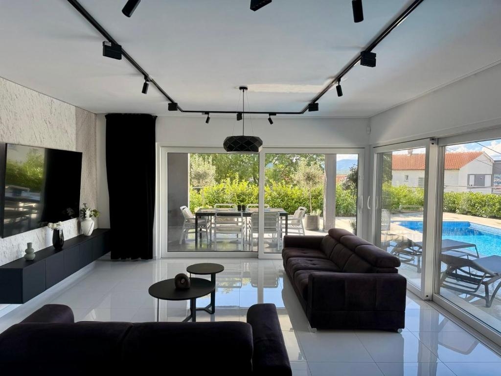 4 bedroom villa in Malinska-Dubašnica, Croatia – 103616