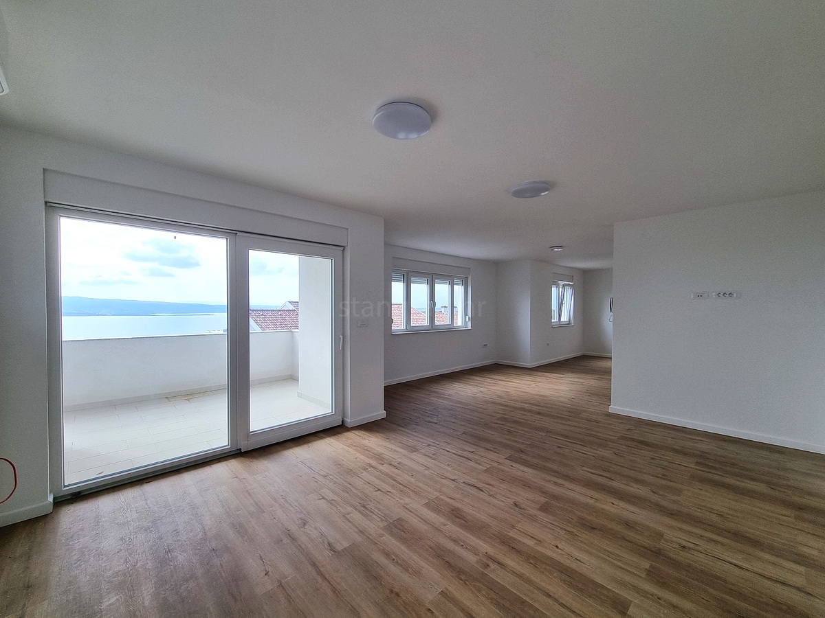 3 bedroom apartment in Crikvenica, Croatia – 103614