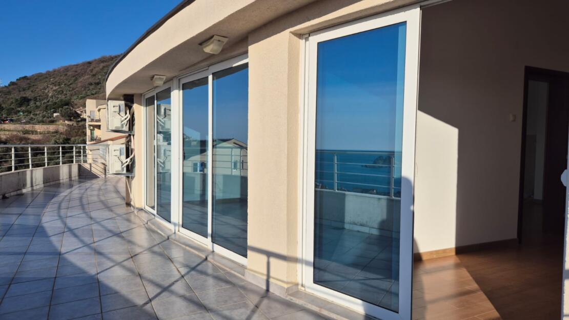 Spacious apartments with panoramic sea views in the OLIVA VILLAGE residential complex, Petrovac