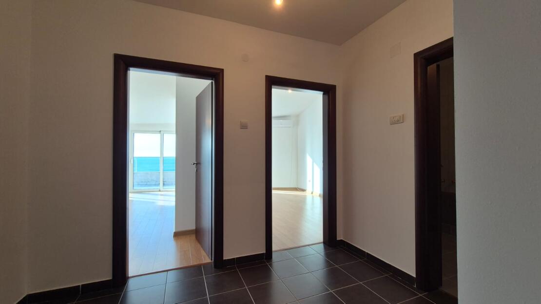 Spacious apartments with panoramic sea views in the OLIVA VILLAGE residential complex, Petrovac
