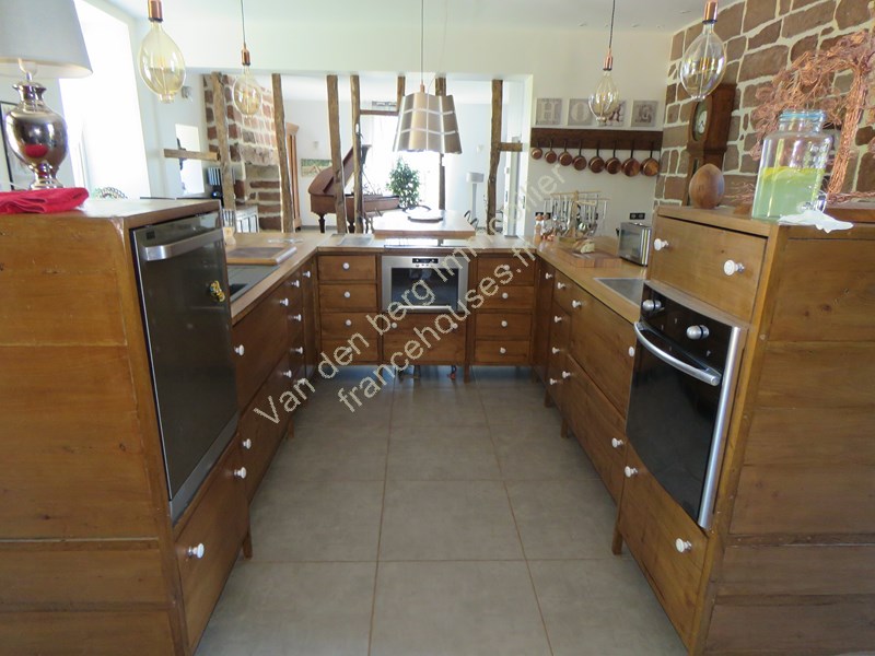 5 bedroom demeure in Louignac, Corrèze, France