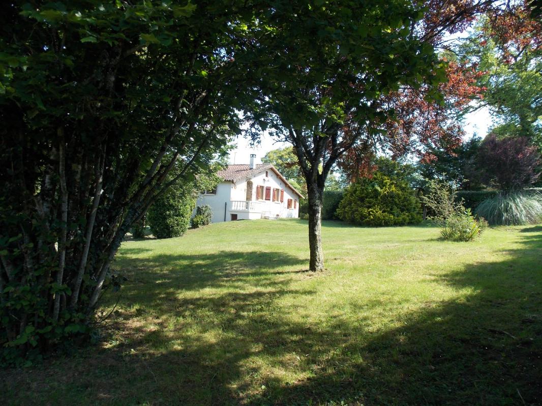 3 bedroom maison de campagne in Saint Auvent, Haute-Vienne, France