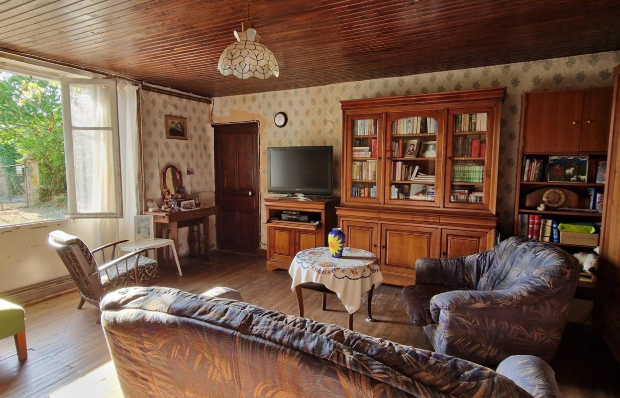 2 bedroom maison en pierres in Saint Gourson, Charente, France