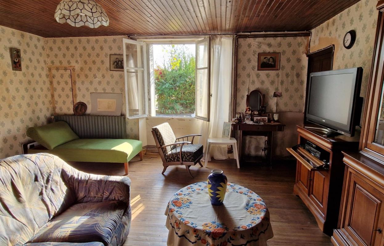 2 bedroom maison en pierres in Saint Gourson, Charente, France