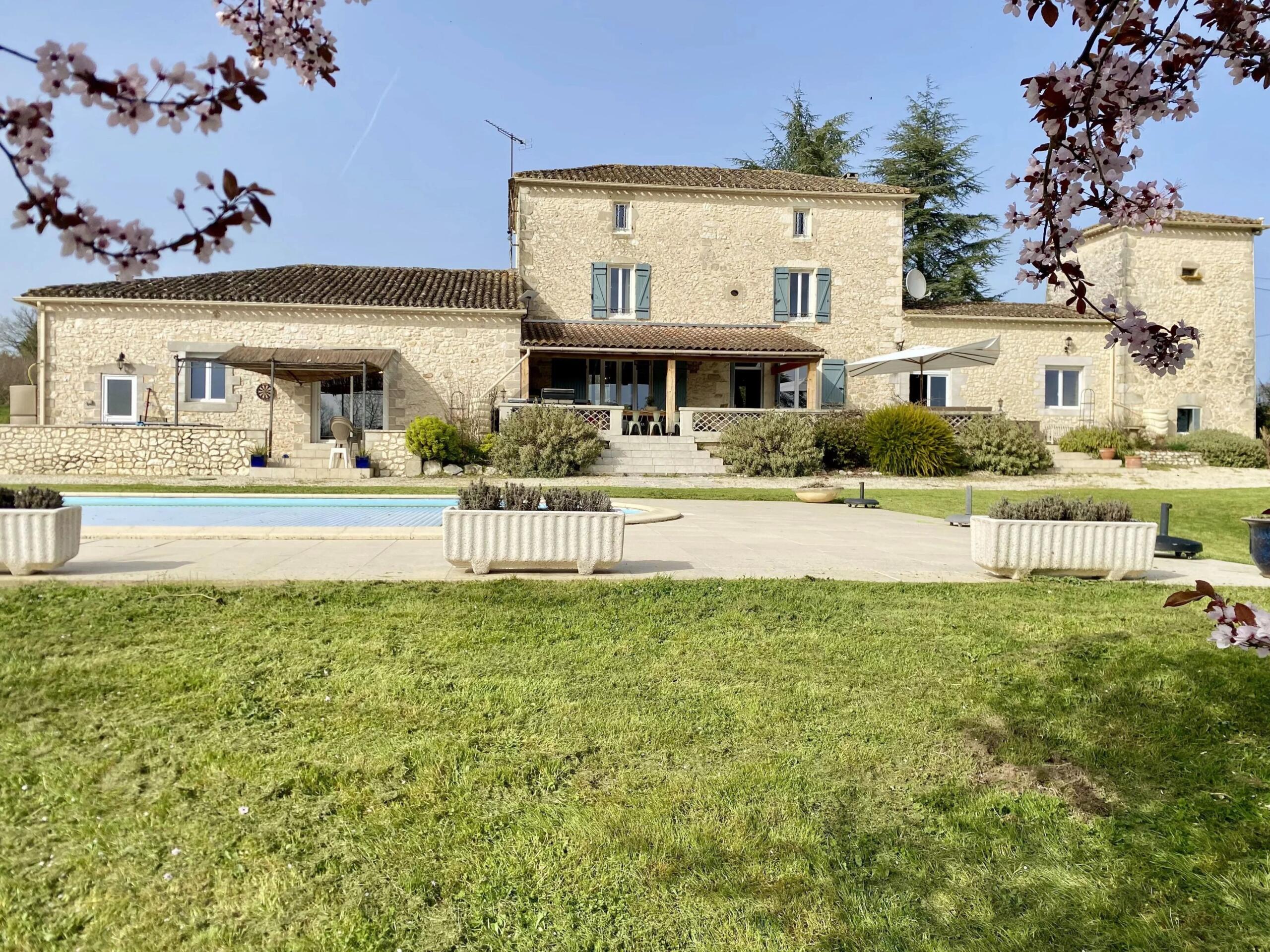 Very nice restoration for this stone house surrounded by its 3.5 hectares of meadows, Aquitaine – France – BVI84334
