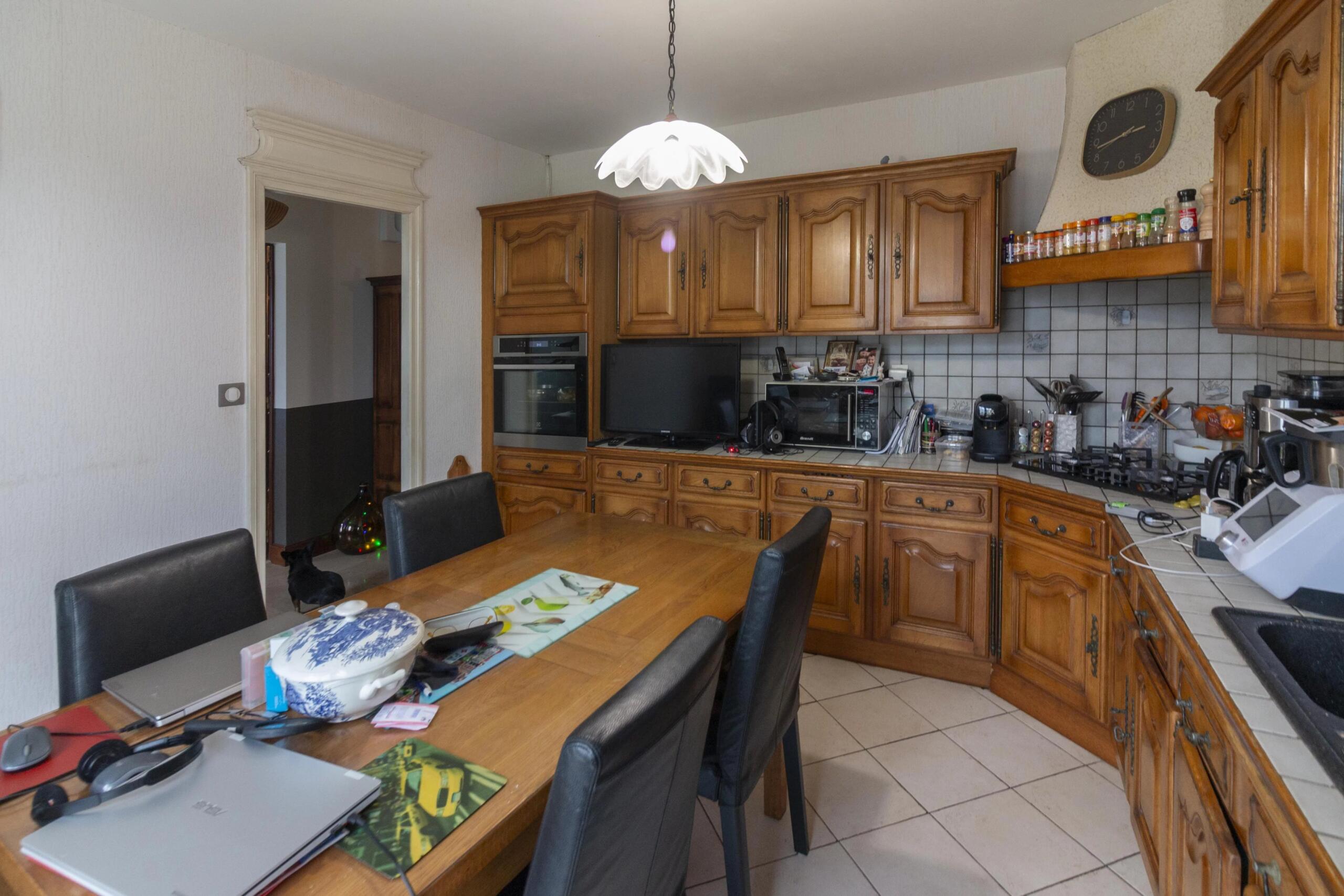 Well-presented bungalow with pool close to Jarnac, Poitou-Charentes – France – BVI84426