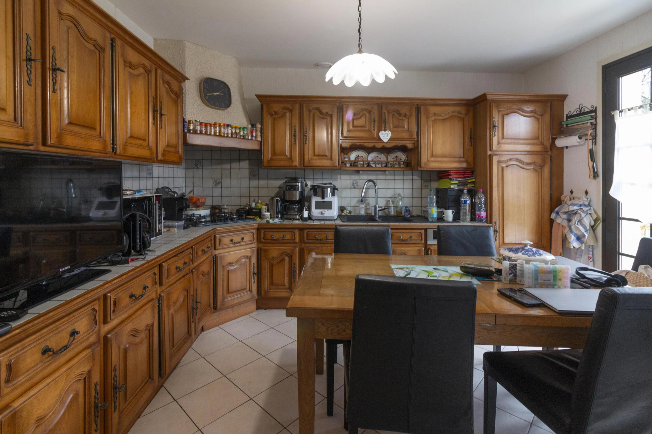 Well-presented bungalow with pool close to Jarnac, Poitou-Charentes – France – BVI84426