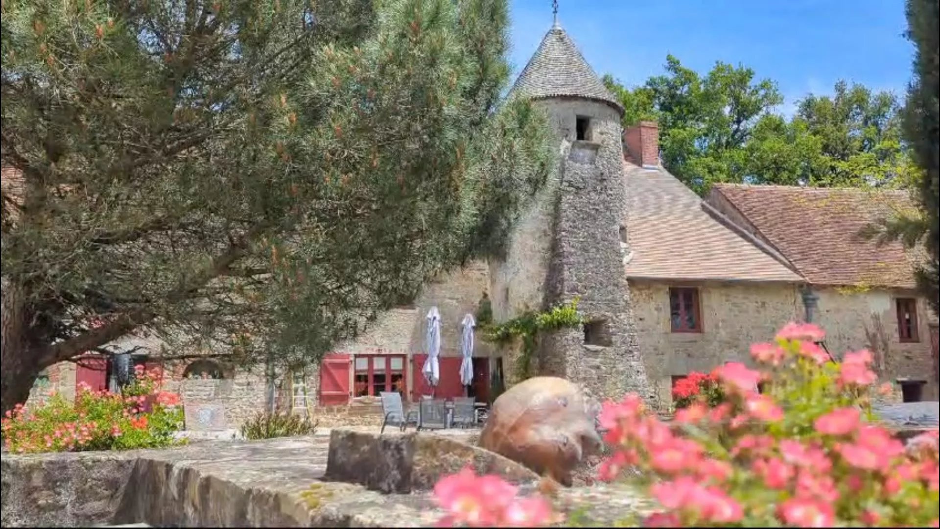 Magical renovated 14th century Relais de Poste, Limousin – France – BVI78062