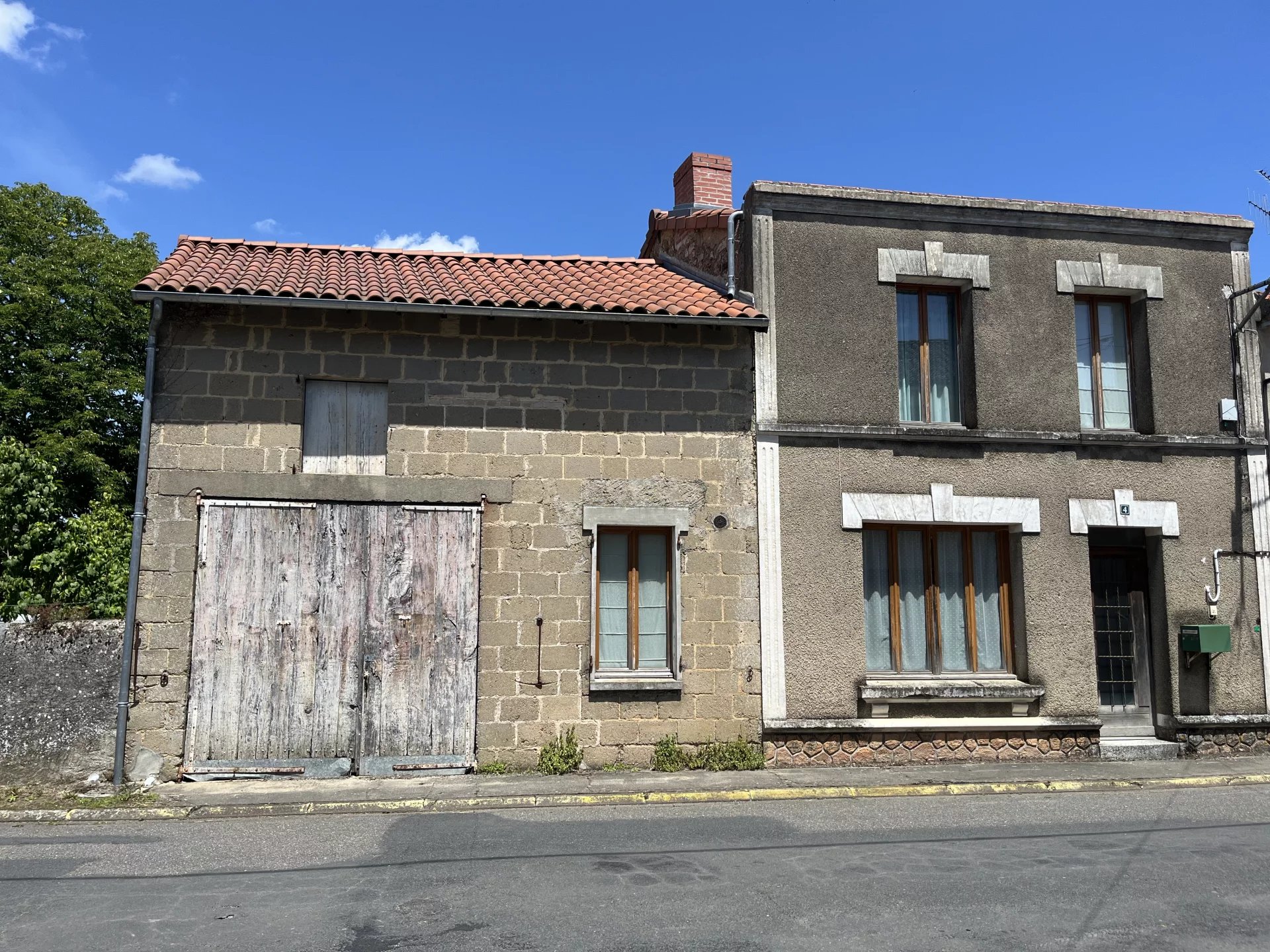 4 bed village property to renovate, with great potential, Poitou-Charentes – France – BVI76032