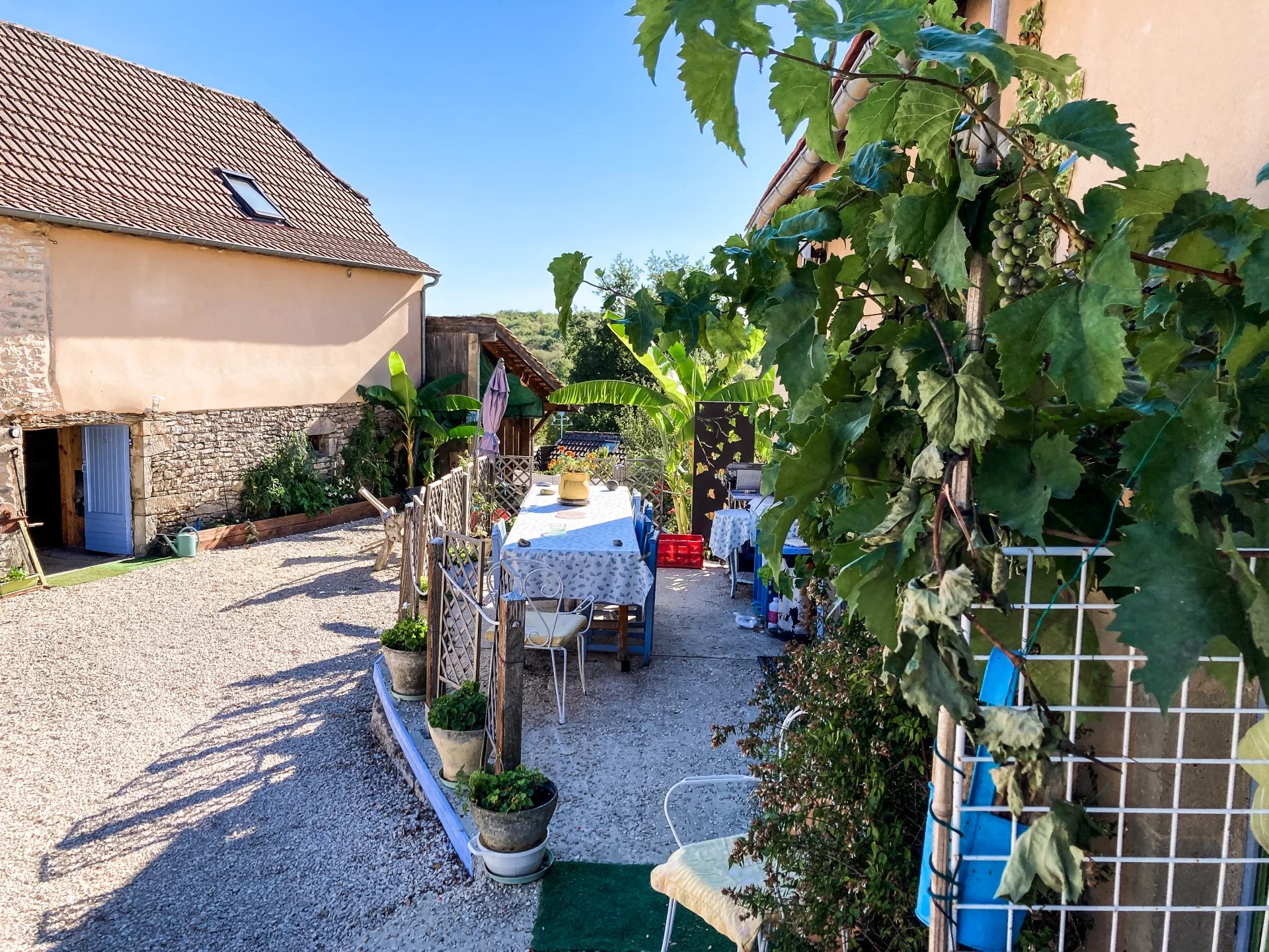 Charming house near the route de St. Jacques with stone barn and outbuildings, Midi-Pyrénées – France – BVI66651