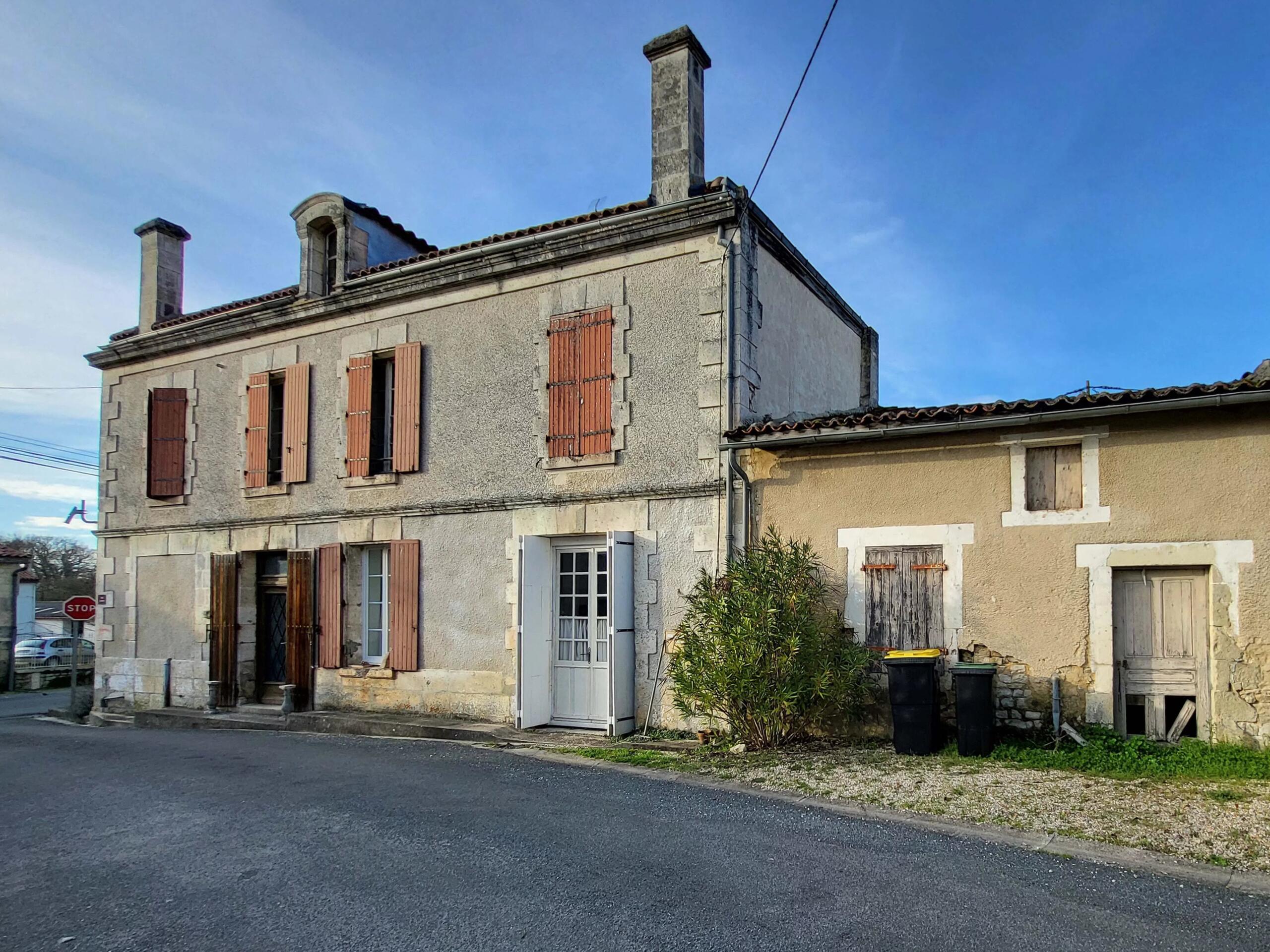 Handsome and spacious village house with 4 bedrooms and courtyard garden, Poitou-Charentes – France – BVI83358