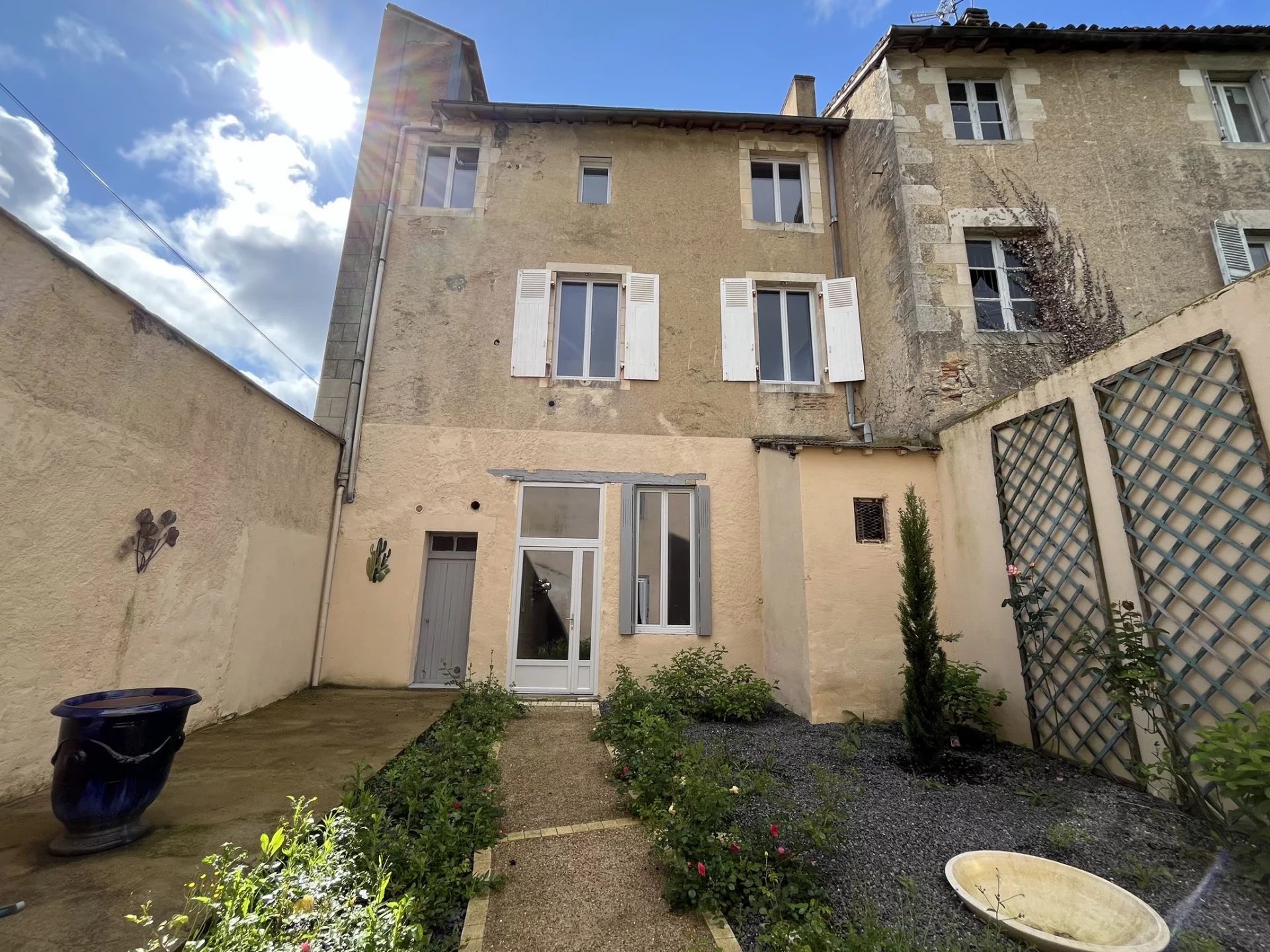 Great investment property in Montmorillon, Poitou-Charentes – France – BVI75453