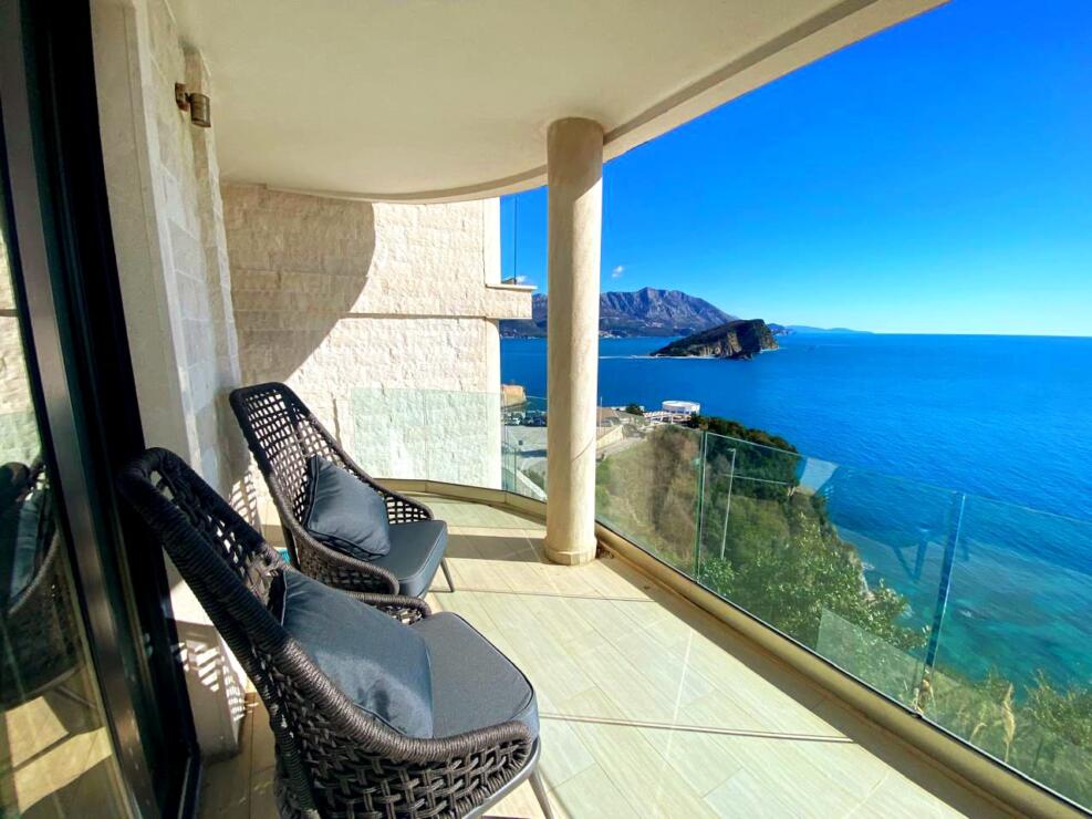 Exclusive duplex with panoramic sea views in the heart of Montenegro