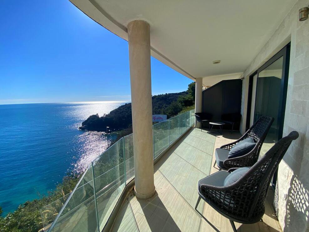 Exclusive duplex with panoramic sea views in the heart of Montenegro