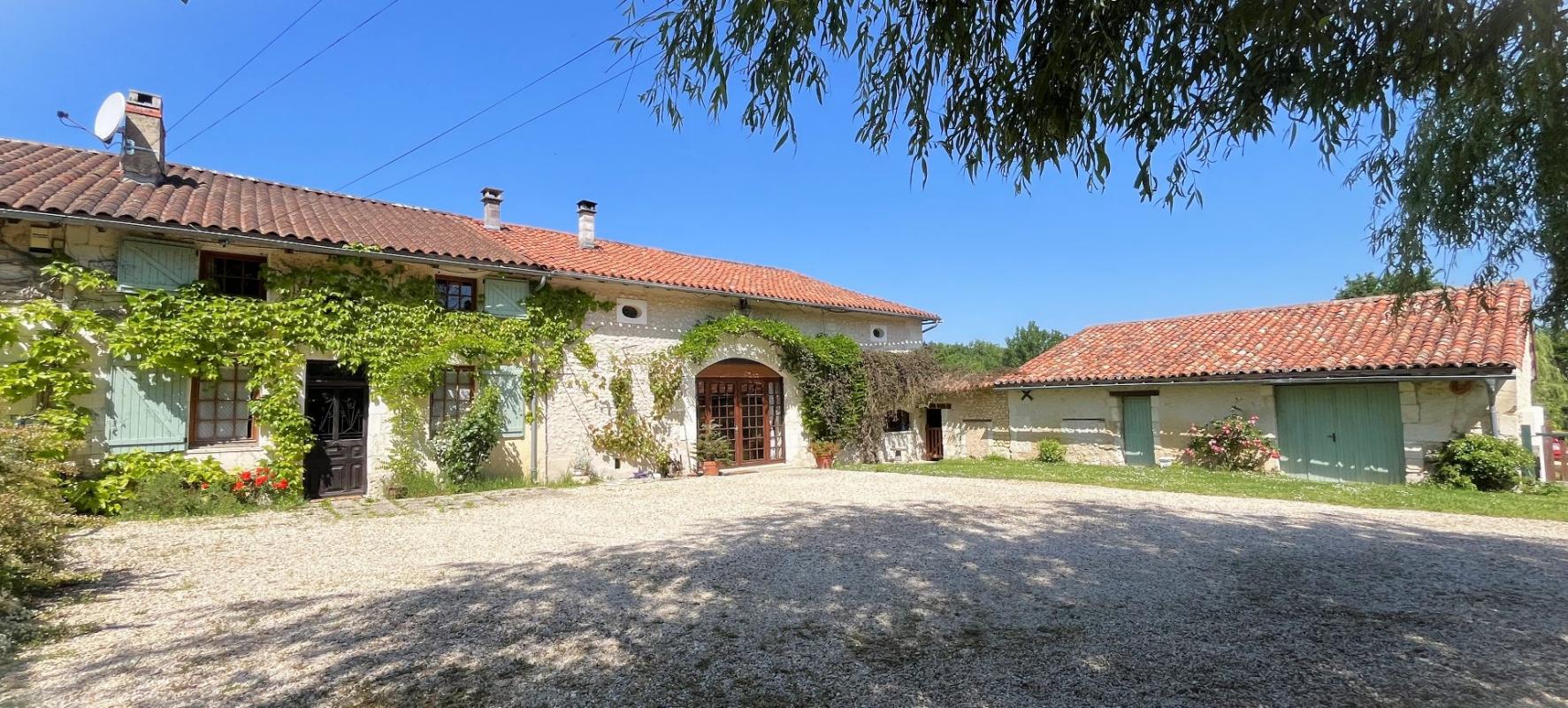 6 bedroom maison in Festalemps, Dordogne, France