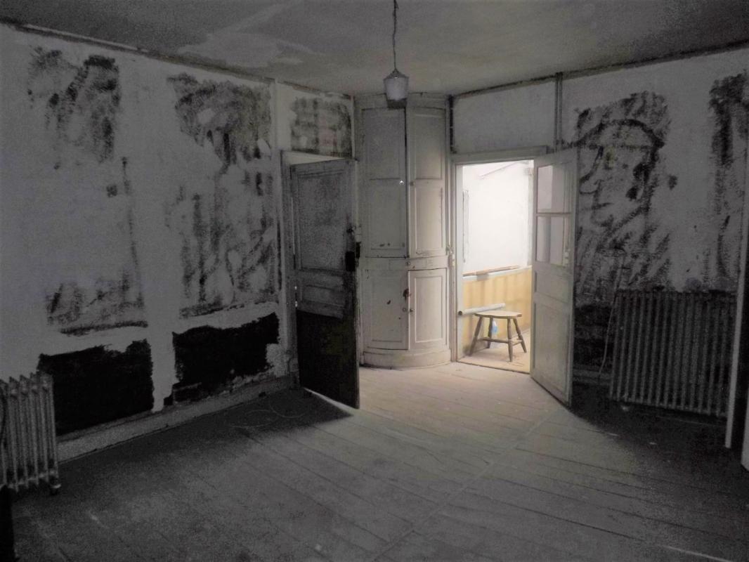 5 bedroom bar/brasserie/tabac in Confolens, Charente, France