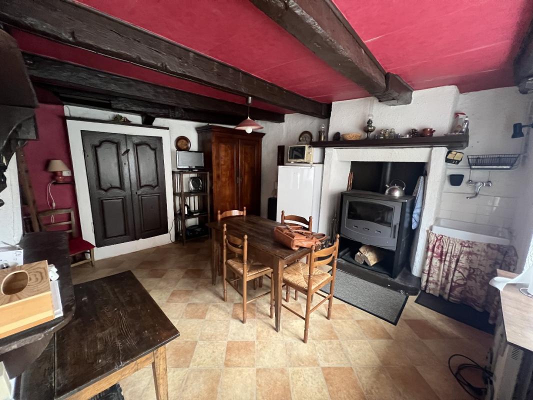 2 bedroom maison a renover in Bourg Sur Colagne, Lozère, France