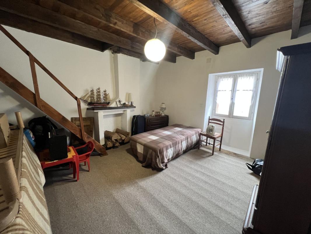 2 bedroom maison a renover in Bourg Sur Colagne, Lozère, France