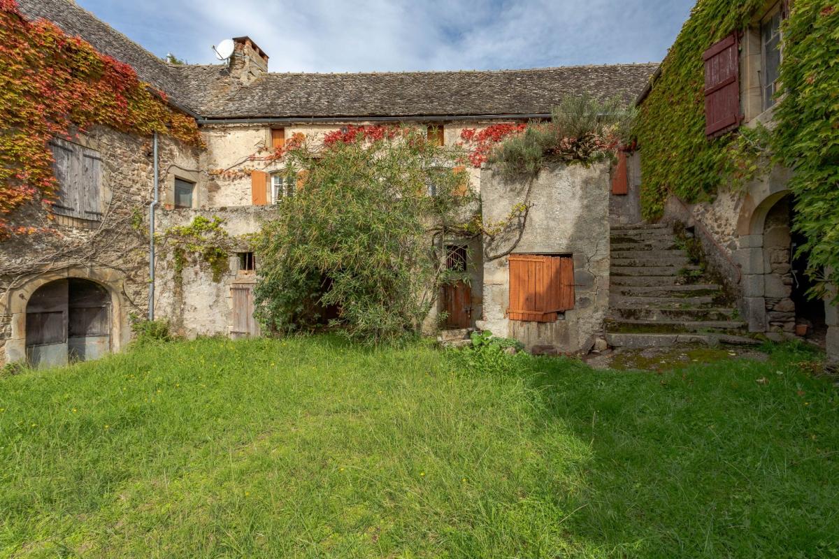 3 bedroom maison a renover in Najac, Aveyron, France