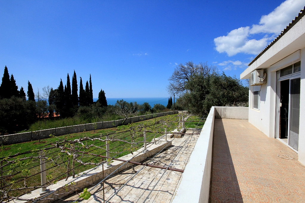 House for sale in Rezevici