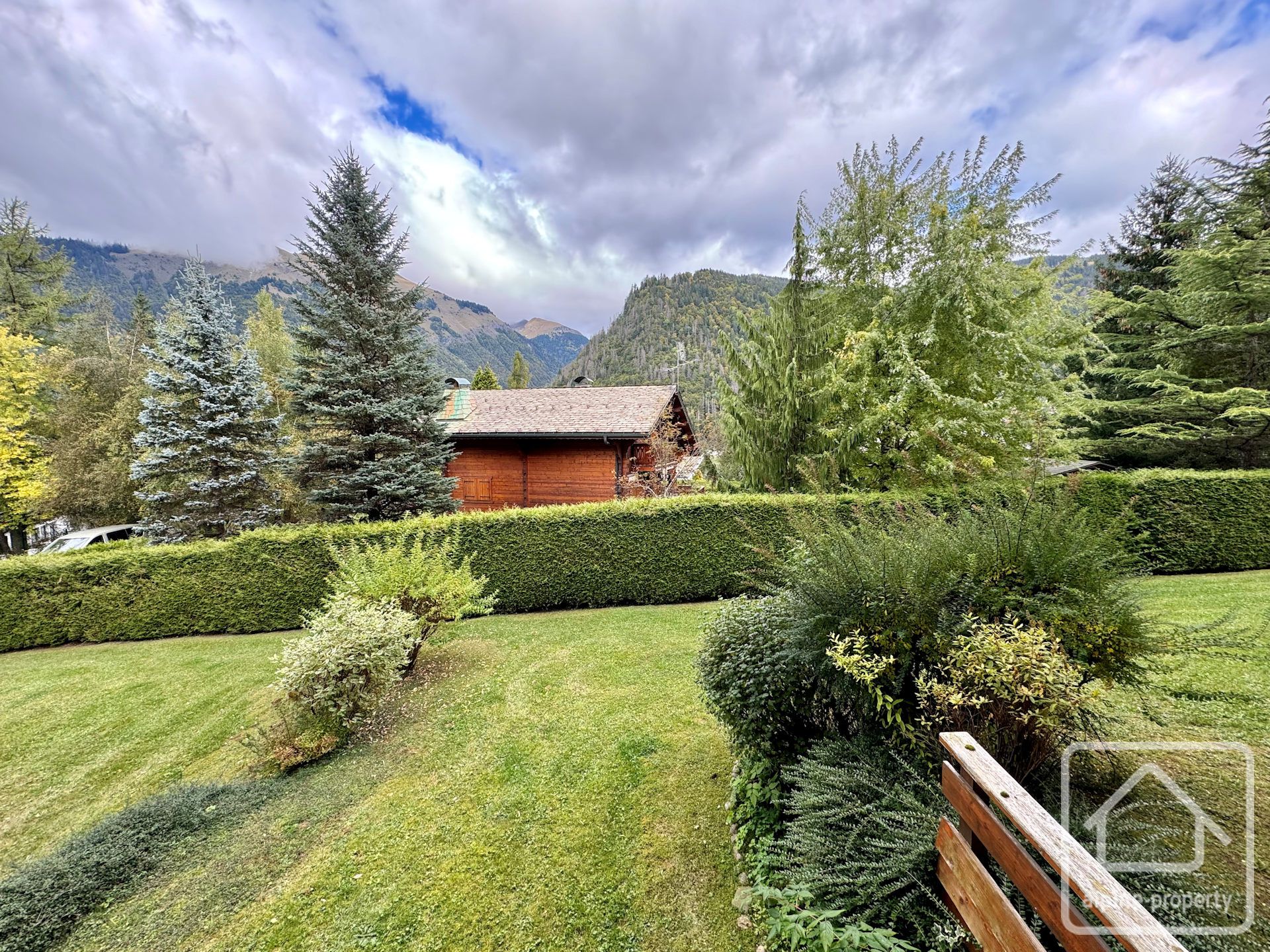 A Pretty One-bedroom Apartment With Parking, Fully Renovated And On The Ski Bus Route. – AMBRUNE