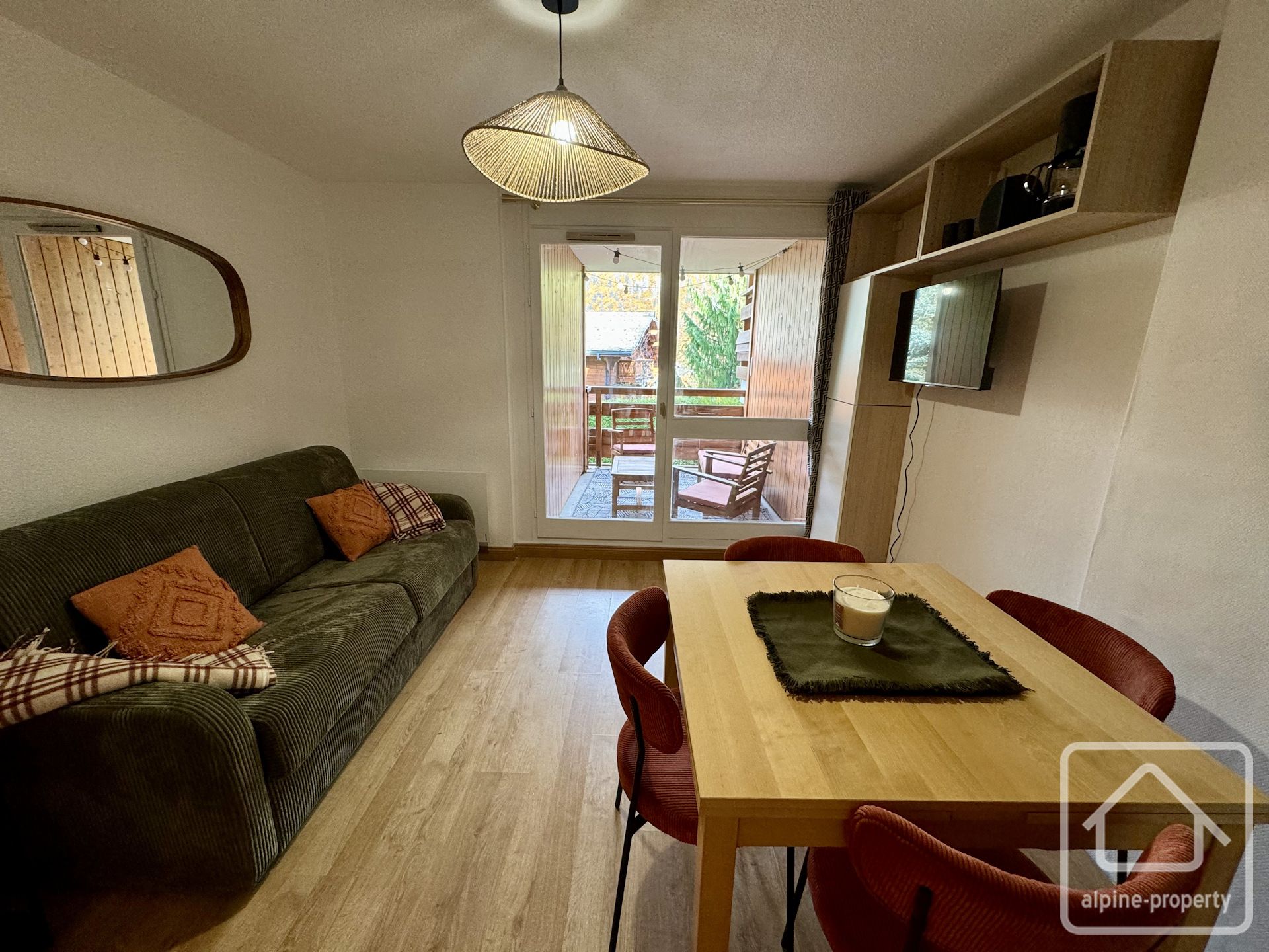 A Pretty One-bedroom Apartment With Parking, Fully Renovated And On The Ski Bus Route. – AMBRUNE