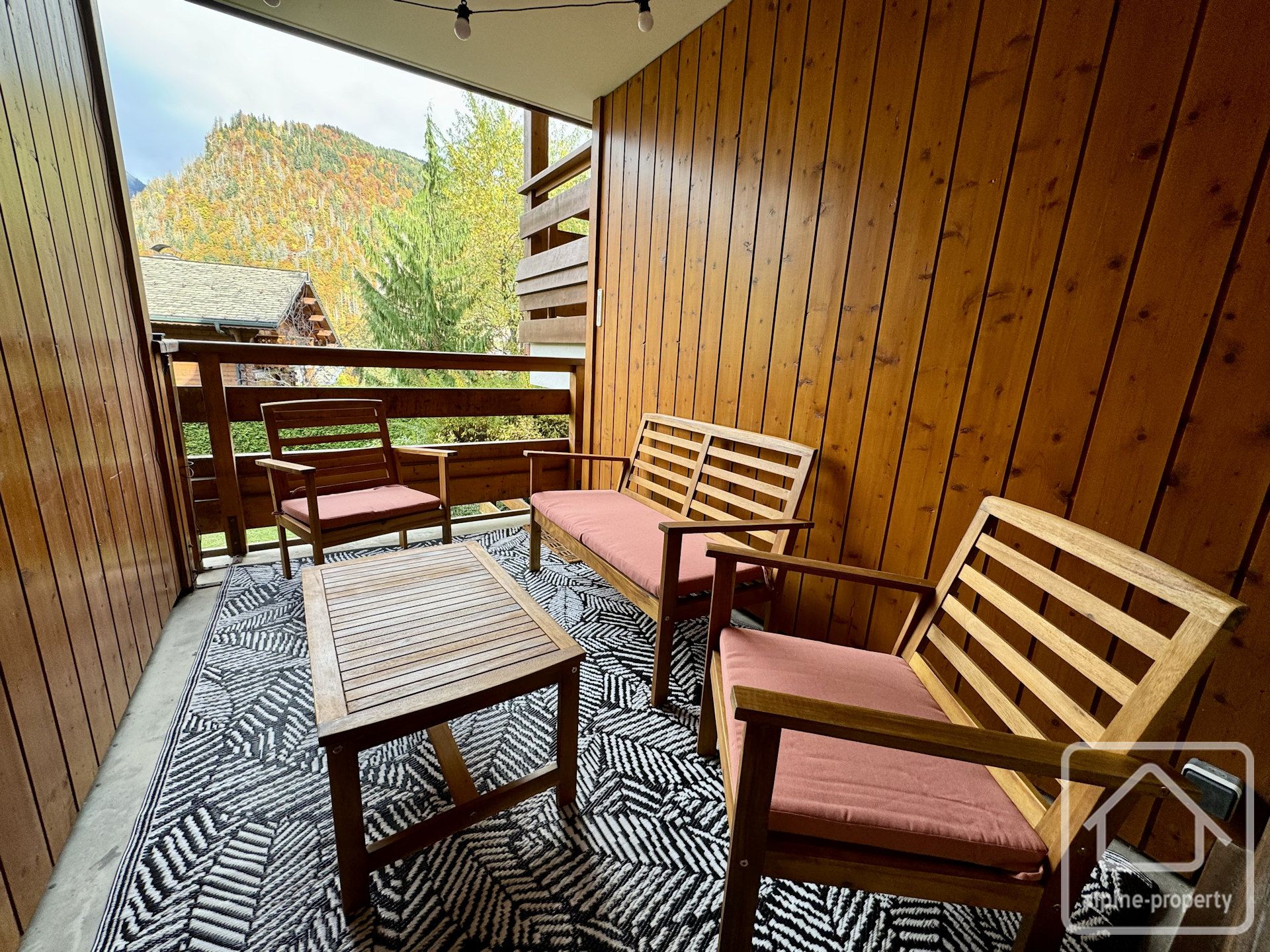 A Pretty One-bedroom Apartment With Parking, Fully Renovated And On The Ski Bus Route. – AMBRUNE