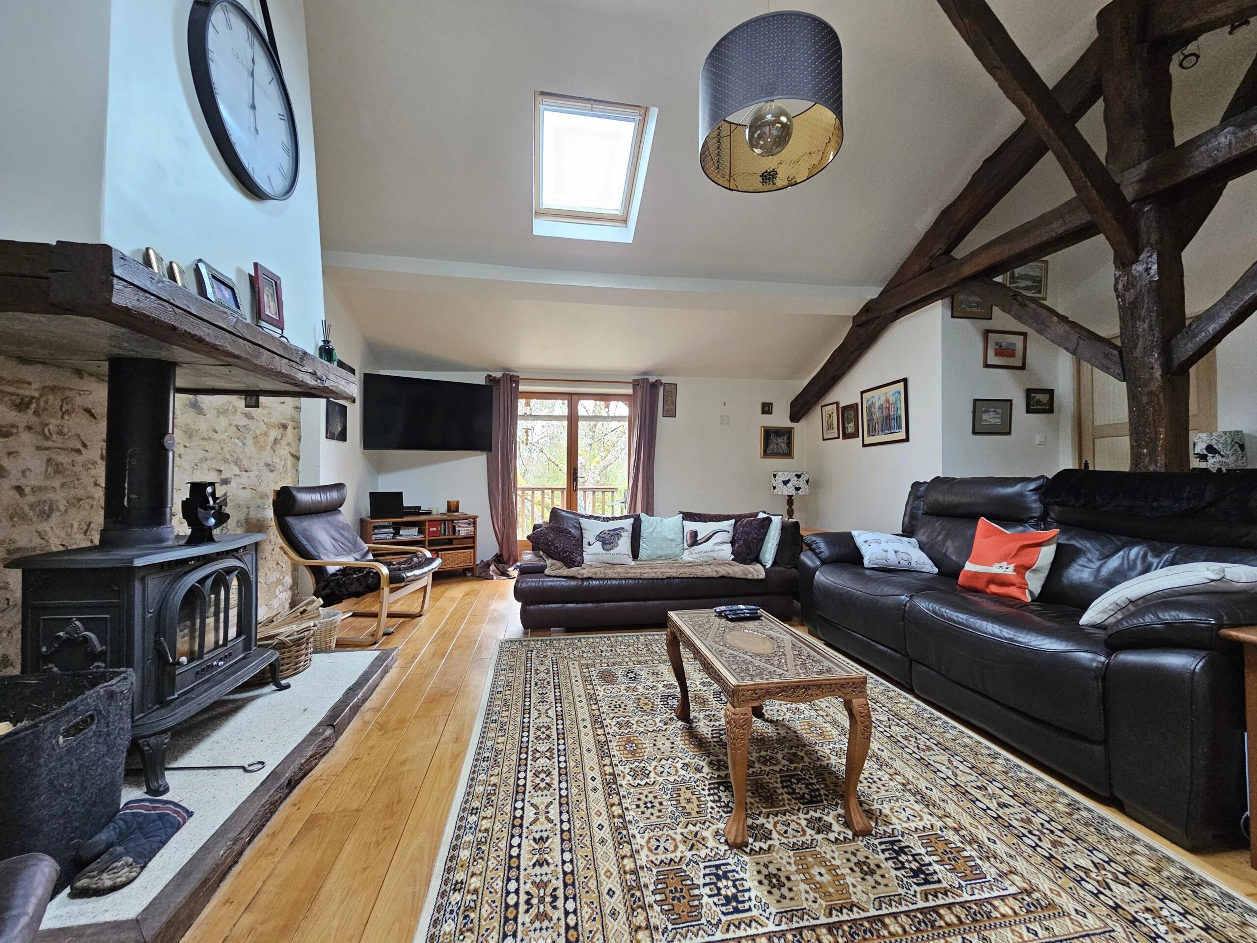 A Characterful Countryside Cottage with Guest Gîte, Poitou-Charentes – France – BVI83142