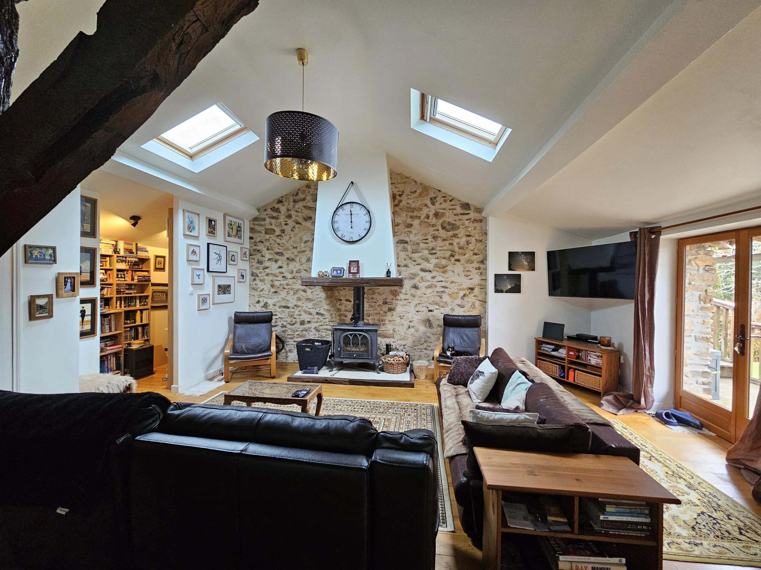 A Characterful Countryside Cottage with Guest Gîte, Poitou-Charentes – France – BVI83142