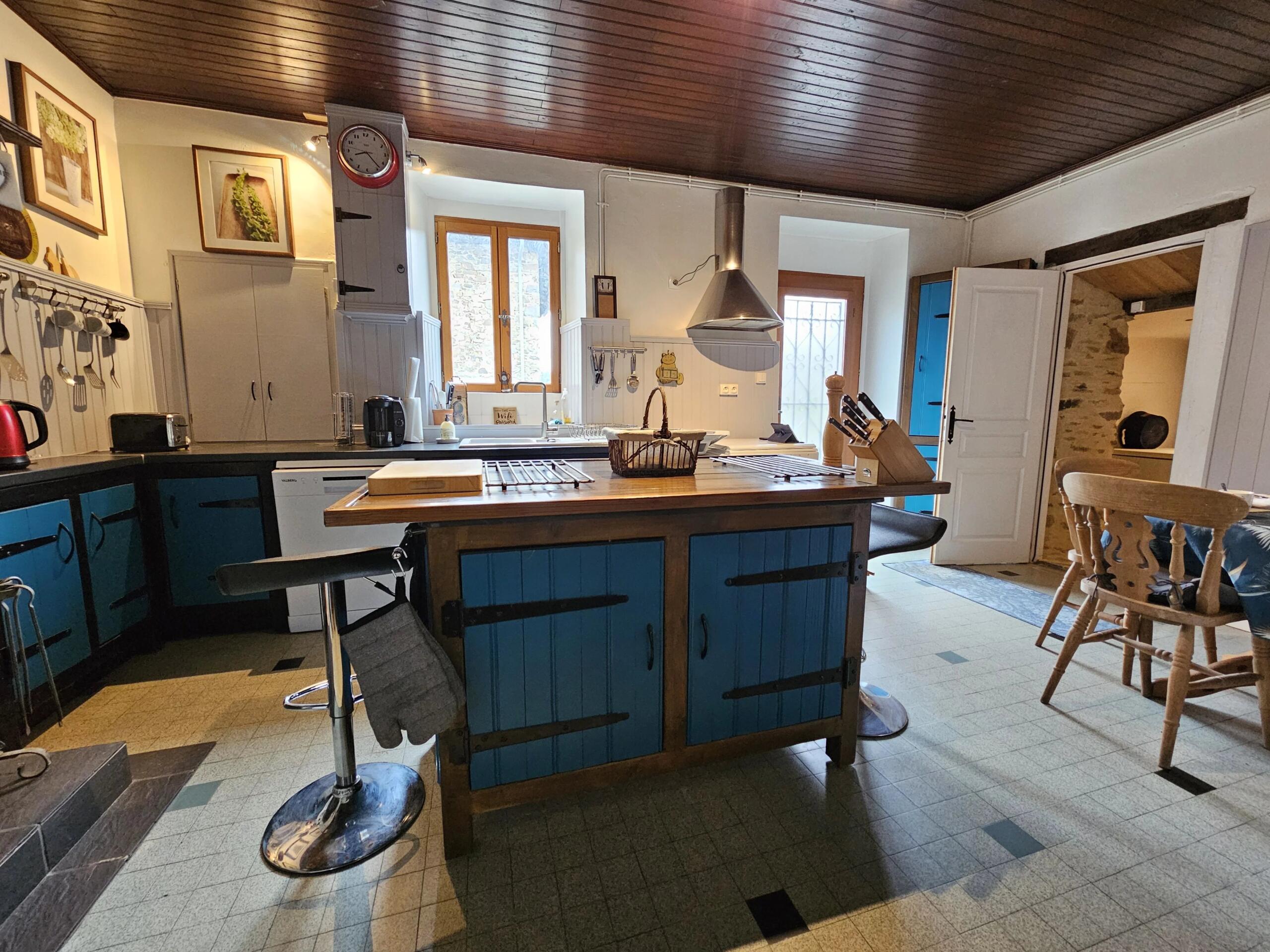 A Characterful Countryside Cottage with Guest Gîte, Poitou-Charentes – France – BVI83142