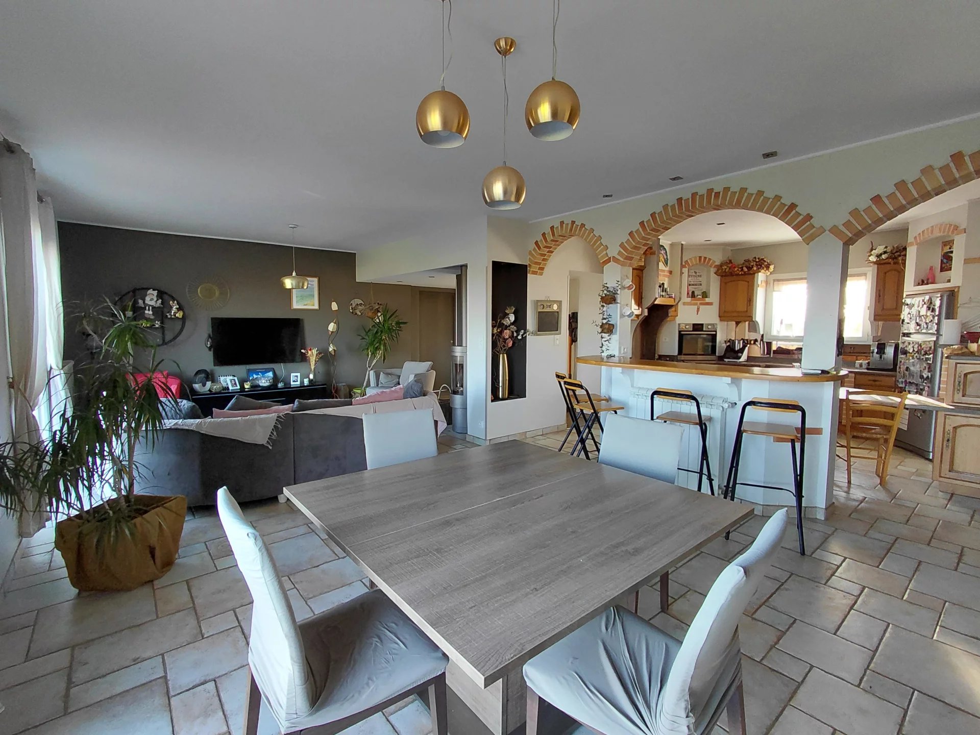 Modern 5-6 bedroomed house with 2 acres of land and large outbuilding, Midi-Pyrénées – France – BVI83789