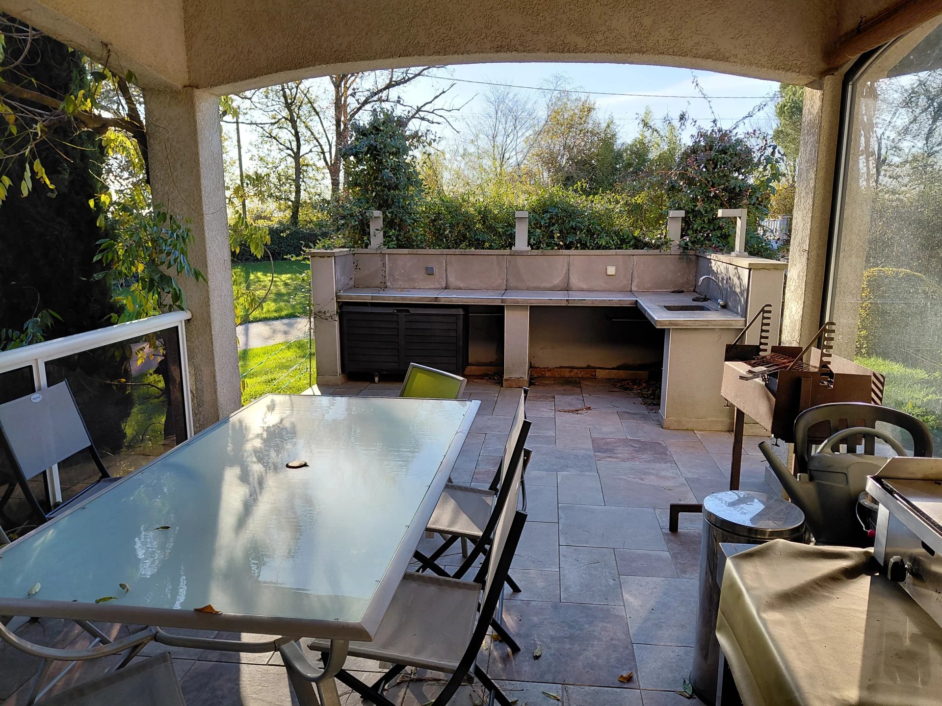 Modern 5-6 bedroomed house with 2 acres of land and large outbuilding, Midi-Pyrénées – France – BVI83789