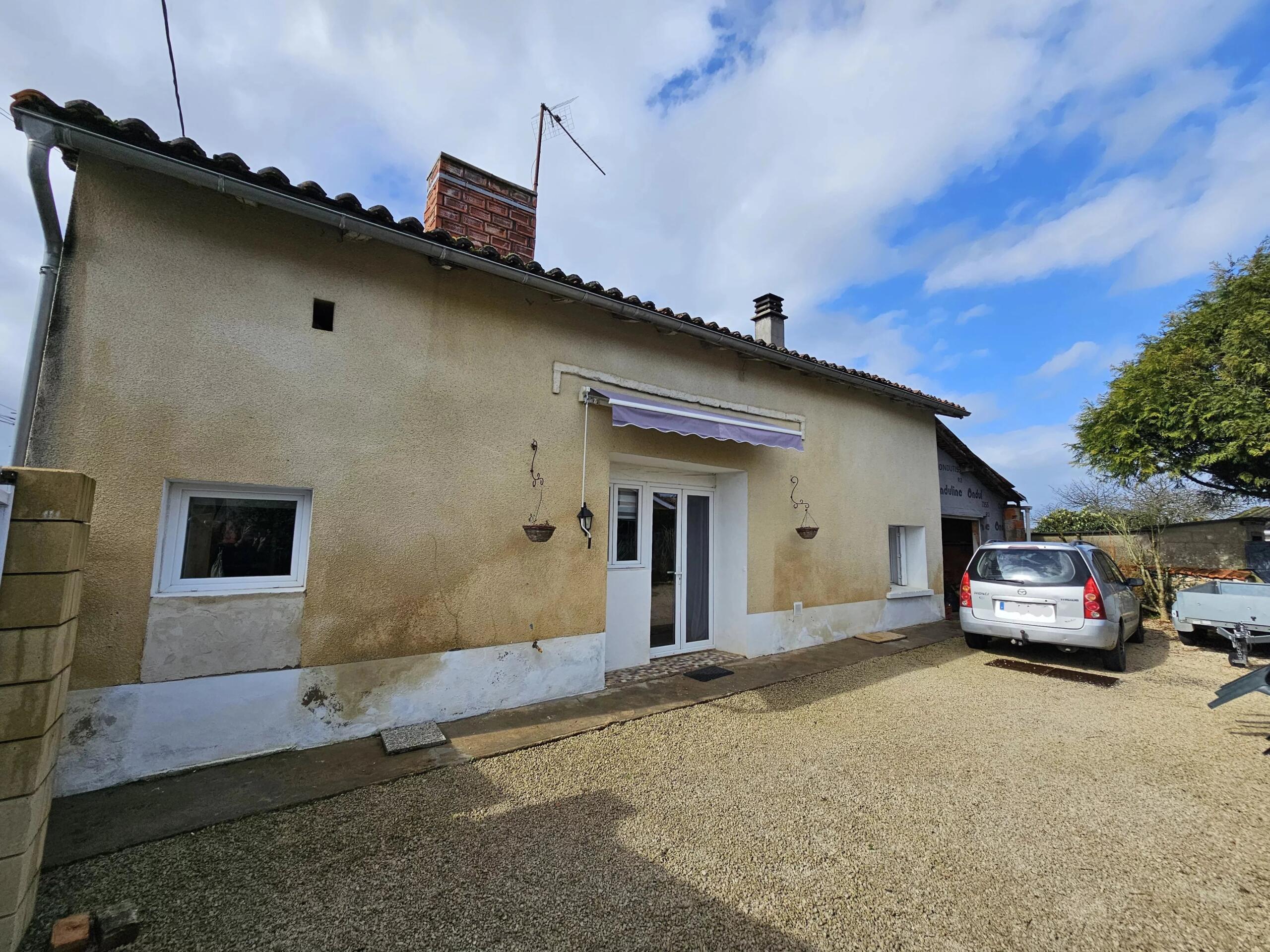 Easy Country Living – Peaceful Location Just Minutes from Everything, Poitou-Charentes – France – BVI84781