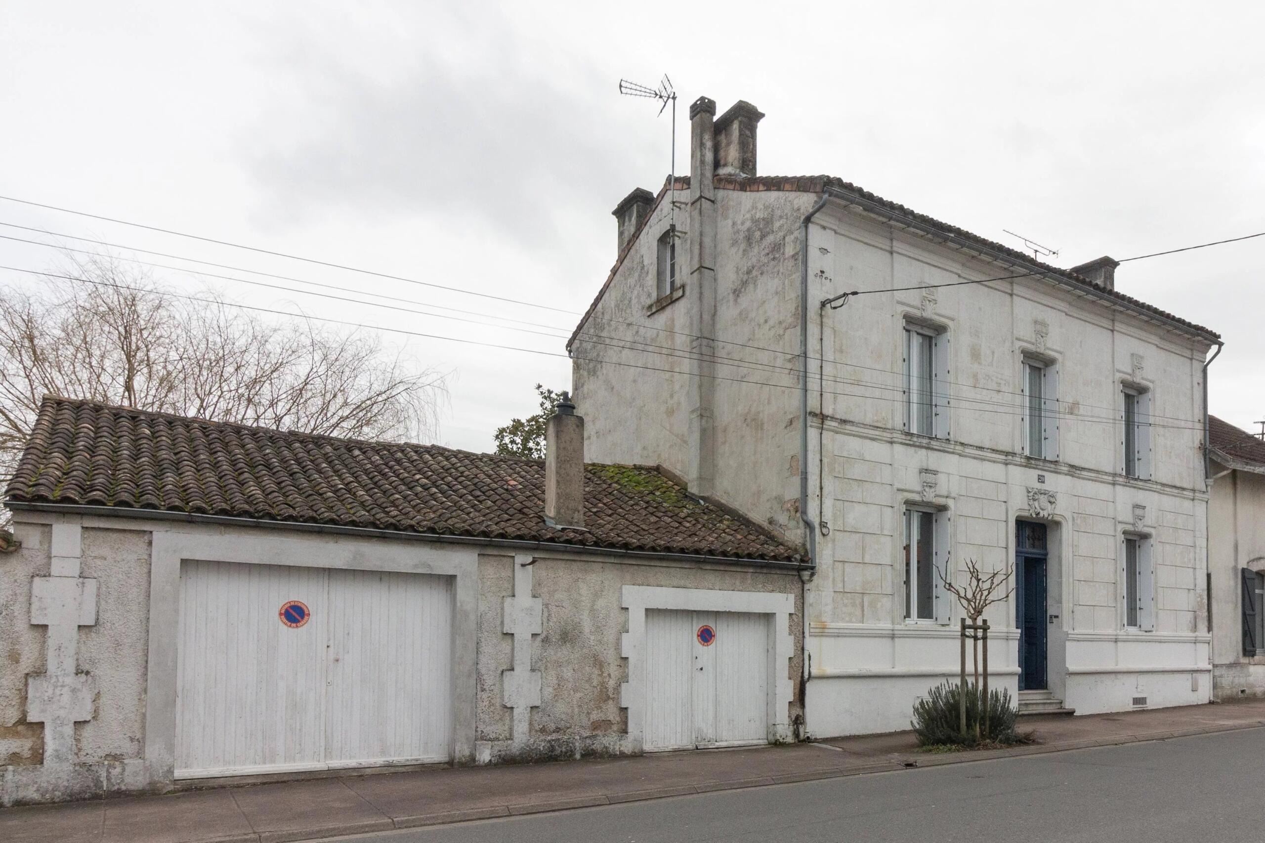 Elegant Jarnac House with Large Walled Garden, Poitou-Charentes – France – BVI84318