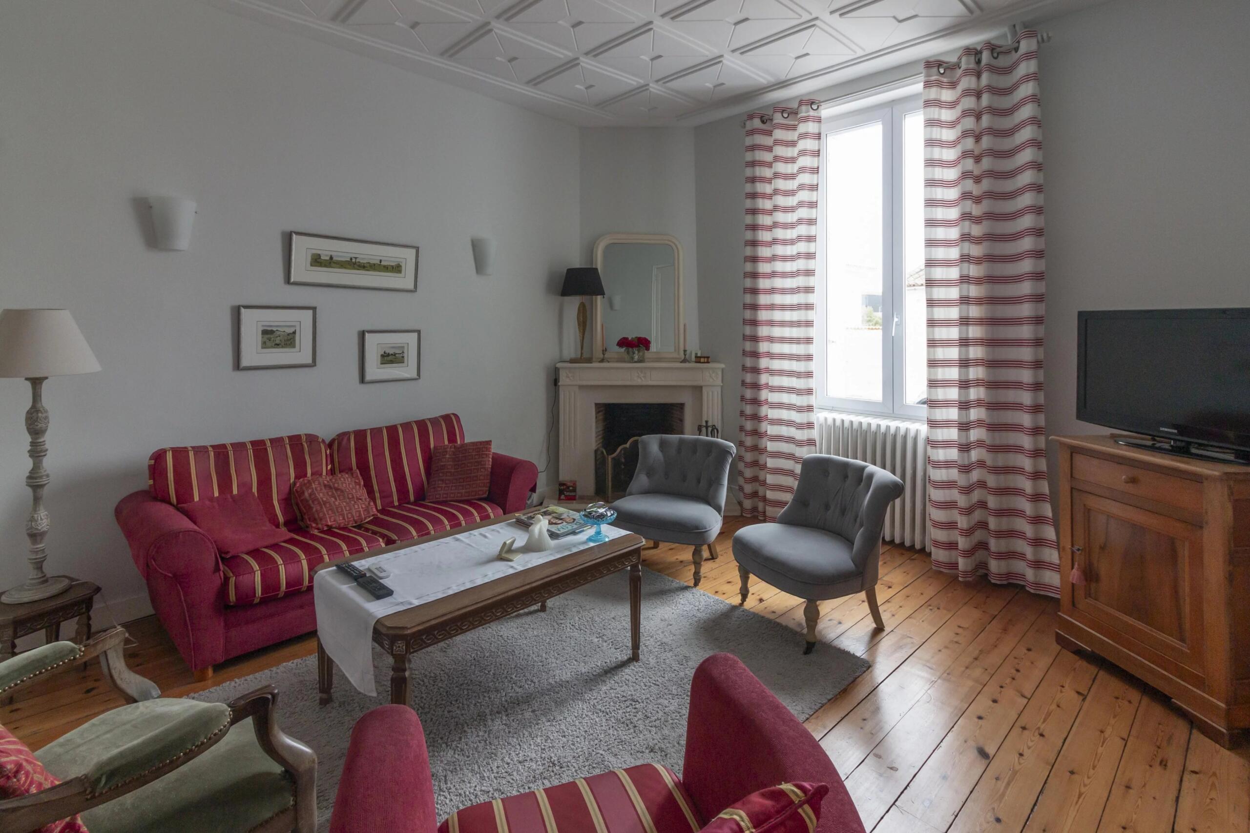 Elegant Jarnac House with Large Walled Garden, Poitou-Charentes – France – BVI84318