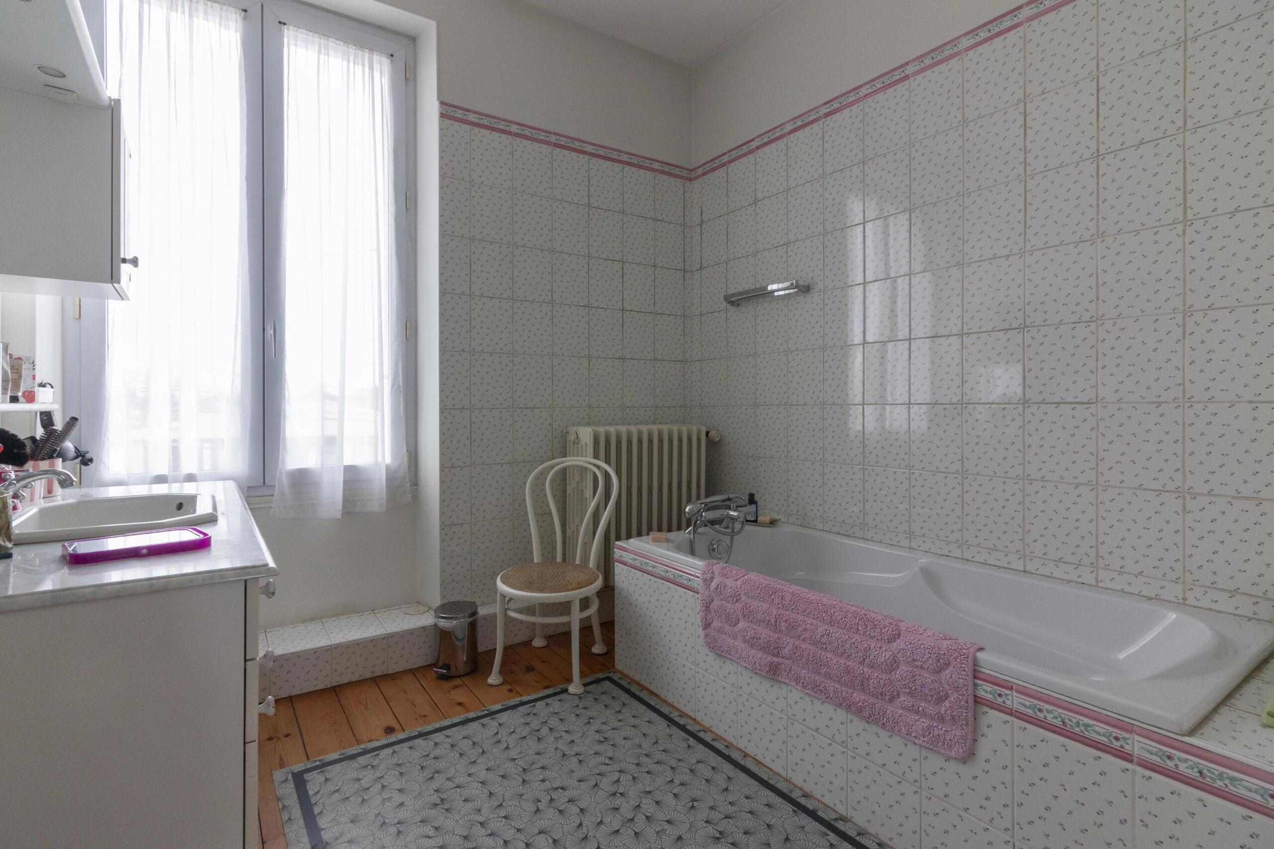 Elegant Jarnac House with Large Walled Garden, Poitou-Charentes – France – BVI84318