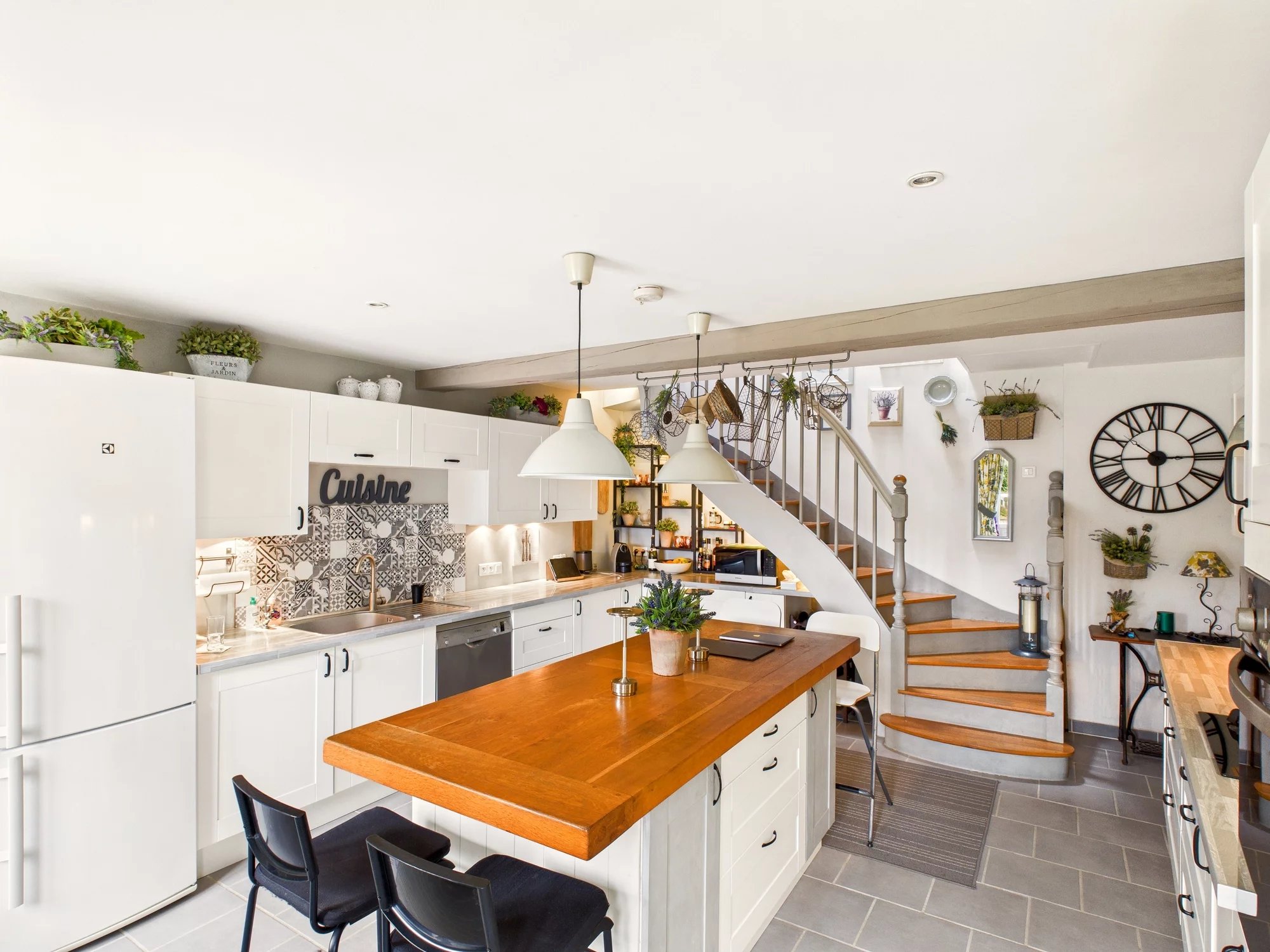 Stone Haven of Peace, Carefully Renovated, Near Sauzé-Vaussais, Poitou-Charentes – France – BVI84268