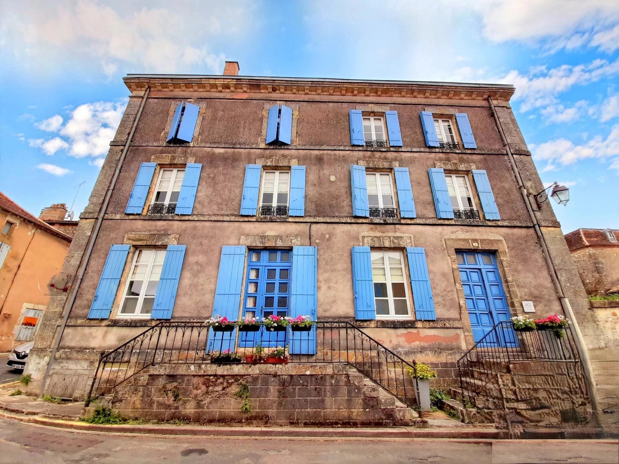 A grand village house, steeped in history, with a swimming pool, Aquitaine – France – BVI80667