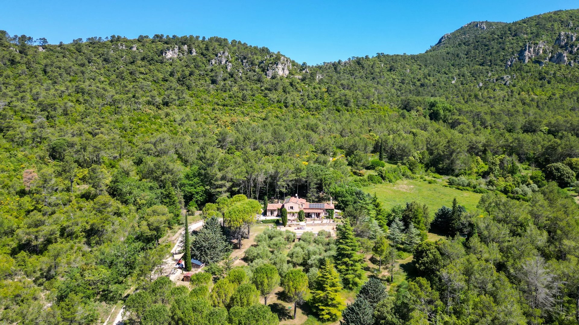 Charming Renovated Property in Nature with Pool and Annex, Provence-Alpes-Côte d’Azur – France – BVI80849