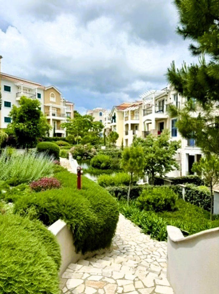 Apartment with Terrace Luštica Bay – 2-Bedroom Ideal Home, Montenegro – MREMB9